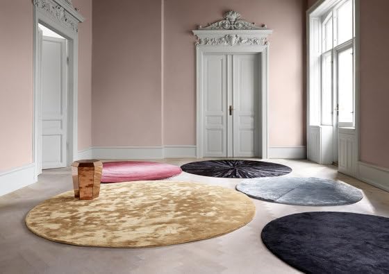 Faux Cowhide Round Area Rug | Non-Slip Leather Floor Carpet for Living Room, Bedroom, and Home Décor | Modern Stylish Accent Rug(Black_6x6)