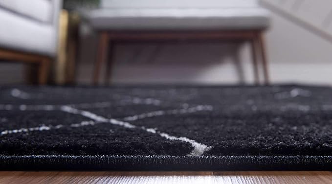Unique Loom Trellis Frieze Collection Area Rug - Geometric (4' 1" x 6' 1", Black/ Ivory)