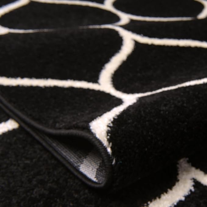 Rugs.com Lattice Frieze Collection Rug – 5' Round Black Medium Rug Perfect for Kitchens, Dining Rooms