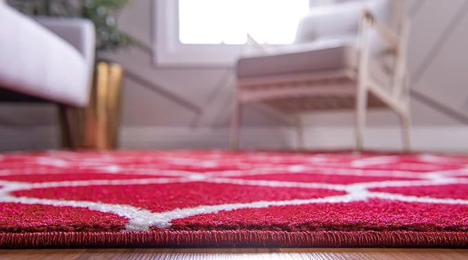Rugs.com Lattice Frieze Collection Rug – 5' x 8' Red Medium Rug Perfect for Living Rooms, Large Dining Rooms, Open Floorplans