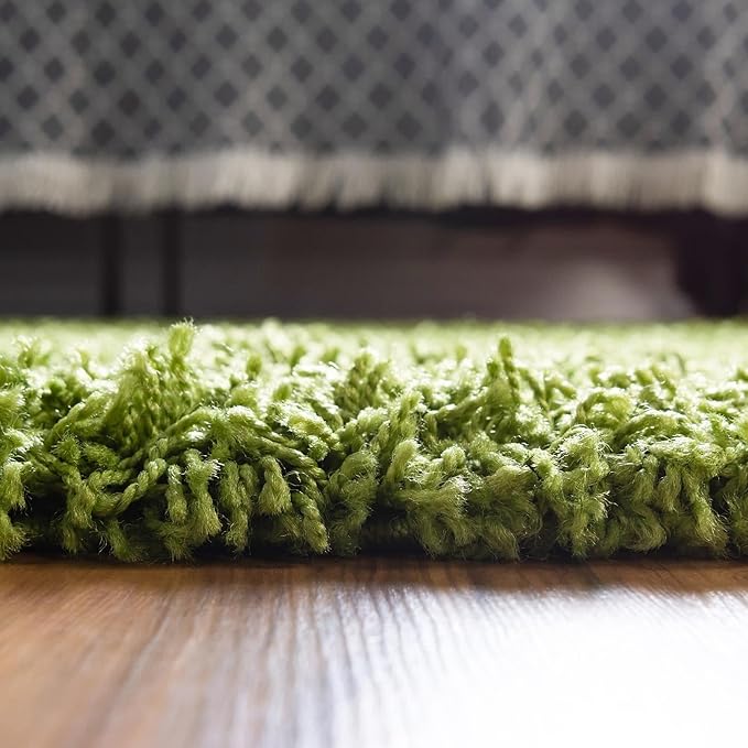 Unique Loom Solid Shag Collection Area Rug (5' 3" x 8' Oval, Grass Green)