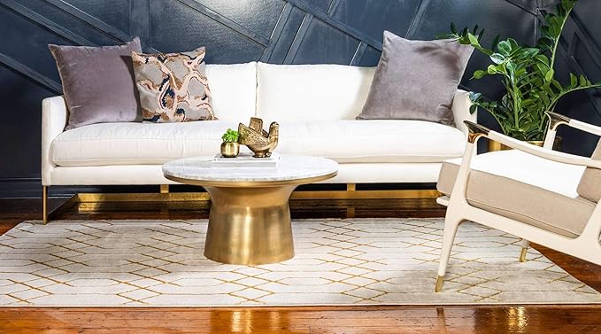 Unique Loom Marilyn Monroe Glam Collection Area Rug - Trellis (4' 1' x 6' 1' Rectangle, White Gold/ Gold)