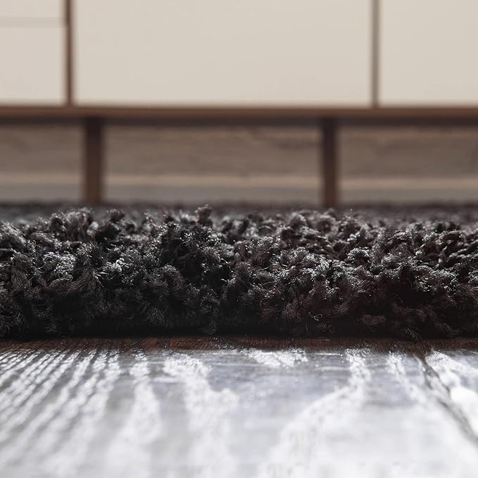 Unique Loom Solid Shag Collection Area Rug (4' 1" Round, Jet Black)
