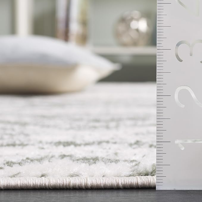 SAFAVIEH Adirondack Collection Area Rug - 3' x 5', Ivory & Dark Green, Geometric Design, Non-Shedding & Easy Care, Ideal for High Traffic Areas in Living Room, Bedroom, Dining (ADR131W-3)