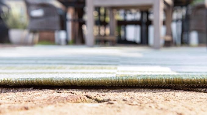 Unique Loom Outdoor Striped Collection Area Rug - Striped (4' 1" Round, Green/Ivory)