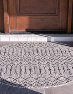Unique Loom Outdoor Trellis Collection Area Rug - Tribal Trellis (10' 8" Round, Gray/ Black)
