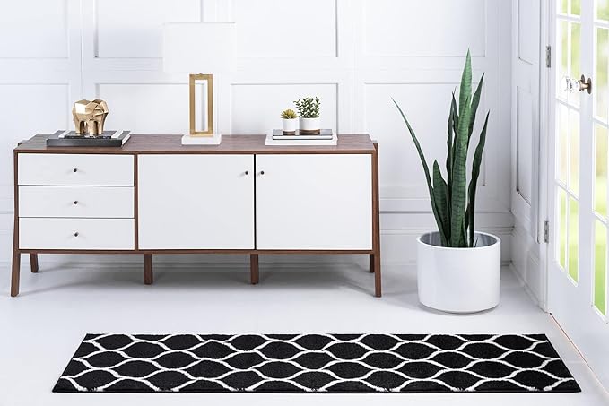 Rugs.com Lattice Frieze Collection Rug – 2' x 6' Runner Black Medium Rug Perfect for Living Rooms, Large Dining Rooms, Open Floorplans