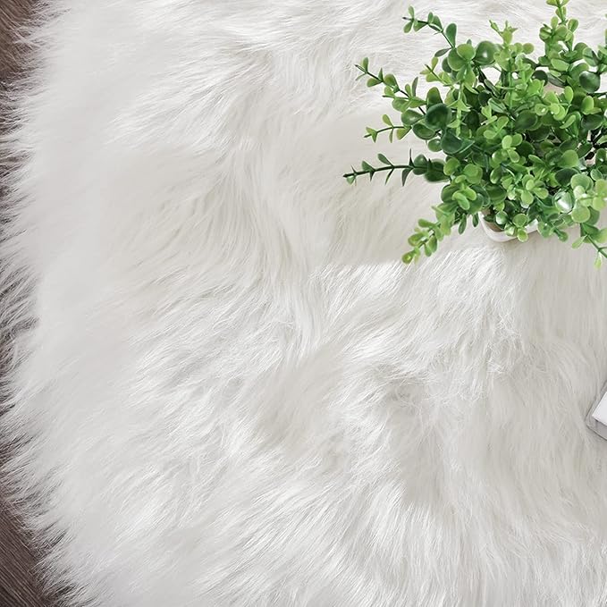 Latepis Off White 3x4 Area Rug Faux Sheepskin Fur Rug Washable Furry Rugs for Bedroom Fluffy Rugs for Living Room Dorm Cushion Luxury Home Decor Rectangle