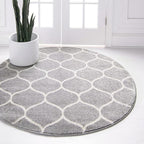 Rugs.com Lattice Frieze Collection Rug – 5' Round Light Gray Medium Rug Perfect for Kitchens, Dining Rooms