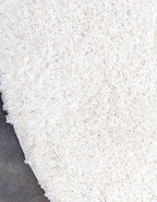 Unique Loom Solid Shag Collection Area Rug (6' 1" Round, Snow White)