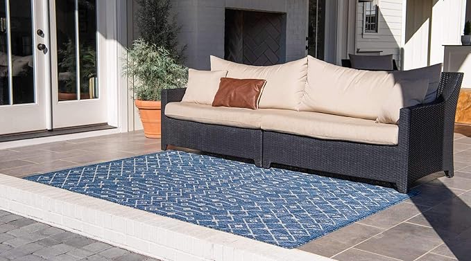 Unique Loom Outdoor Trellis Collection Area Rug - Tribal Trellis (7' 1" x 10' Rectangle, Blue/ Ivory)