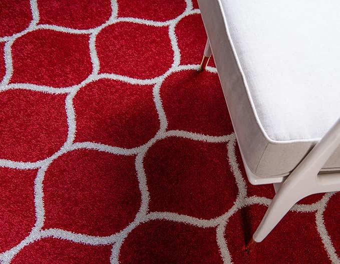 Rugs.com Lattice Frieze Collection Rug – 5' Round Red Medium Rug Perfect for Kitchens, Dining Rooms