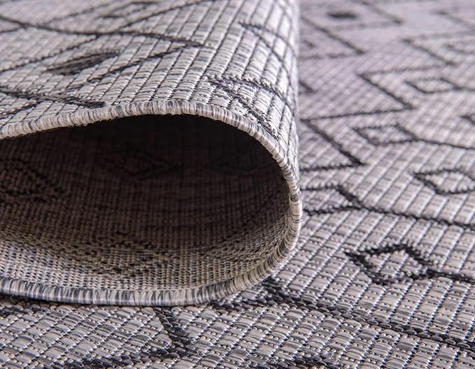 Unique Loom Outdoor Trellis Collection Area Rug - Tribal Trellis (5' 1" x 8' Rectangle, Gray/ Black)