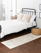 Unique Loom Isabella Collection Area Rug - Rossellini (2' 7" x 10' Runner, White/ Black)