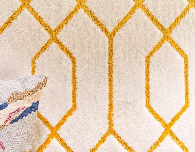 Unique Loom Marilyn Monroe Glam Collection Area Rug - Trellis (2' x 6' 1' Runner, White Gold/ Gold)