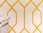 Unique Loom Marilyn Monroe Glam Collection Area Rug - Trellis (2' x 6' 1' Runner, White Gold/ Gold)