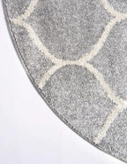 Rugs.com Lattice Frieze Collection Rug – 5' Round Light Gray Medium Rug Perfect for Kitchens, Dining Rooms
