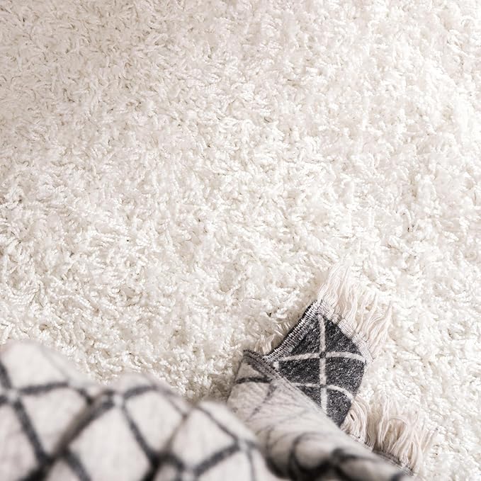 Unique Loom Solid Shag Collection Area Rug (3' 3" x 5' 3" Rectangle, Snow White)