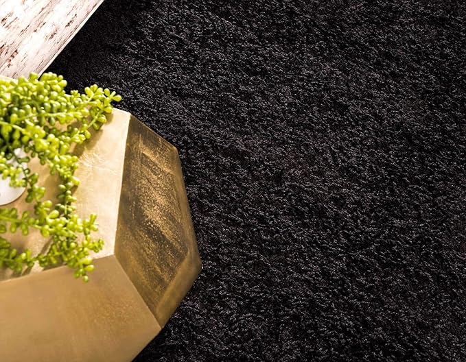 Unique Loom Solid Shag Collection Area Rug (6' 1" x 9' Rectangle, Jet Black)
