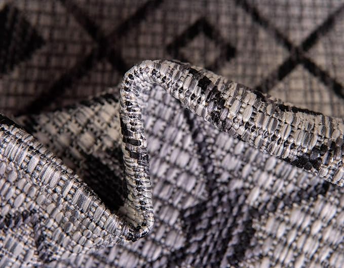 Unique Loom Outdoor Trellis Collection Area Rug - Tribal Trellis (6' 1" x 9' Rectangle, Gray/ Black)