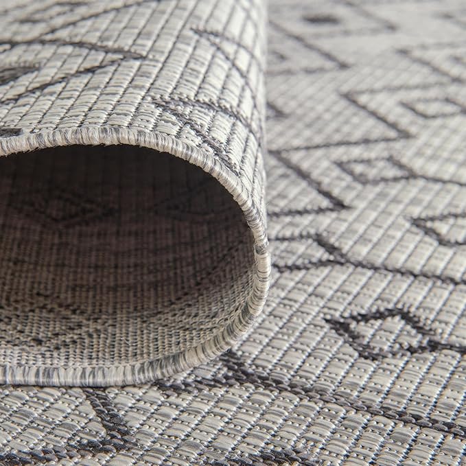 Unique Loom Outdoor Trellis Collection Area Rug - Tribal Trellis (5' 3" x 8' Oval, Gray/ Black)