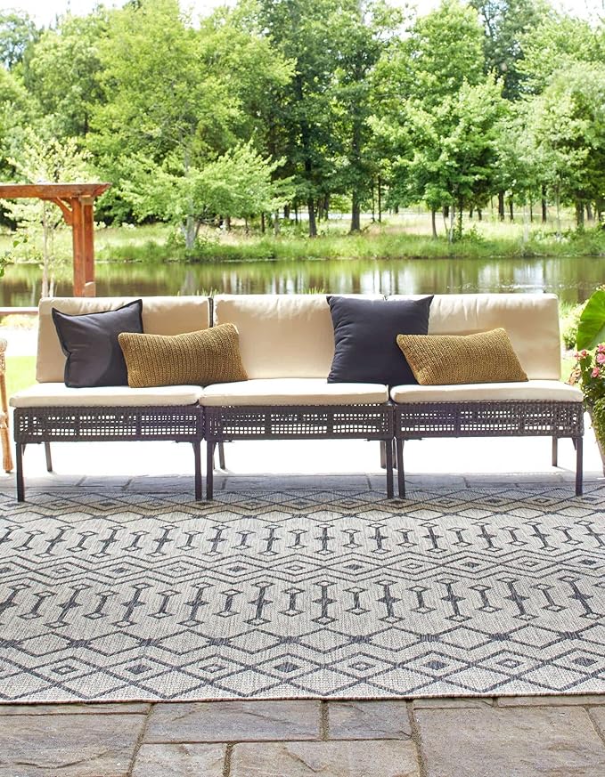 Unique Loom Outdoor Trellis Collection Area Rug - Tribal Trellis (13' Square, Gray/ Black)