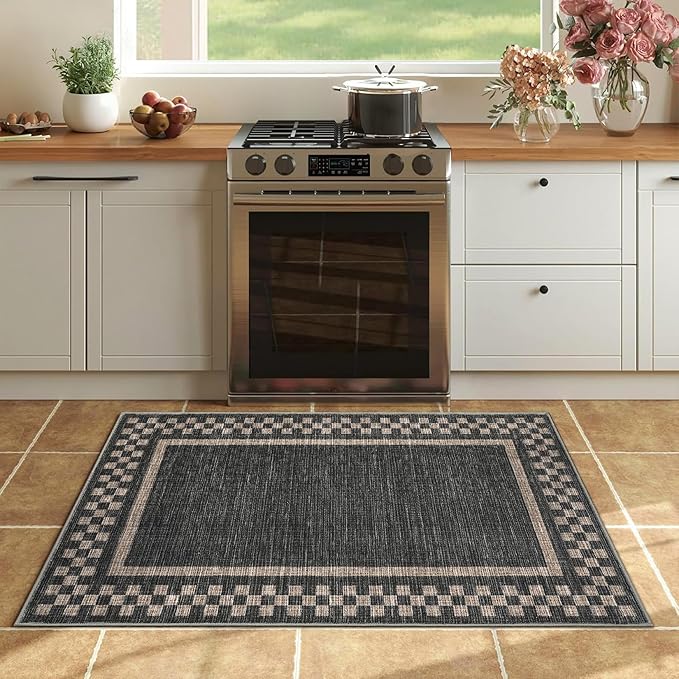 Small Area Rug 2x3 Modern Checkered Entry Rug Solid Color Scalloped Kitchen Rugs Washable Bedroom Doormat Non Slip Stain Resistant Bordered Throw Carpet for Living Room Nursery Laundry, Black