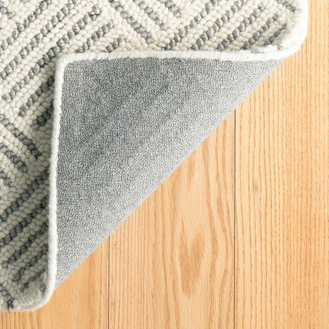 Dash & Albert Layers Grey Hand Hooked Wool Rug, 6 X 9 Feet, Grey/Ivory Geometric Pattern