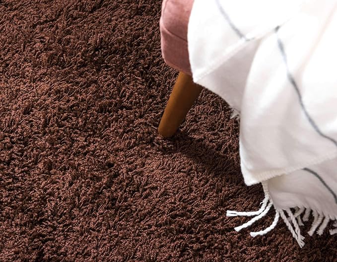 Unique Loom Solid Shag Collection Area Rug (6' 1" Round, Chocolate Brown)