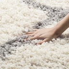 SAFAVIEH Dallas Shag Collection Runner Rug - 2'3" x 6', Ivory & Grey, Trellis Design, Non-Shedding & Easy Care, 1.5-inch Thick Ideal for High Traffic Areas in Living Room, Bedroom (SGD257F)