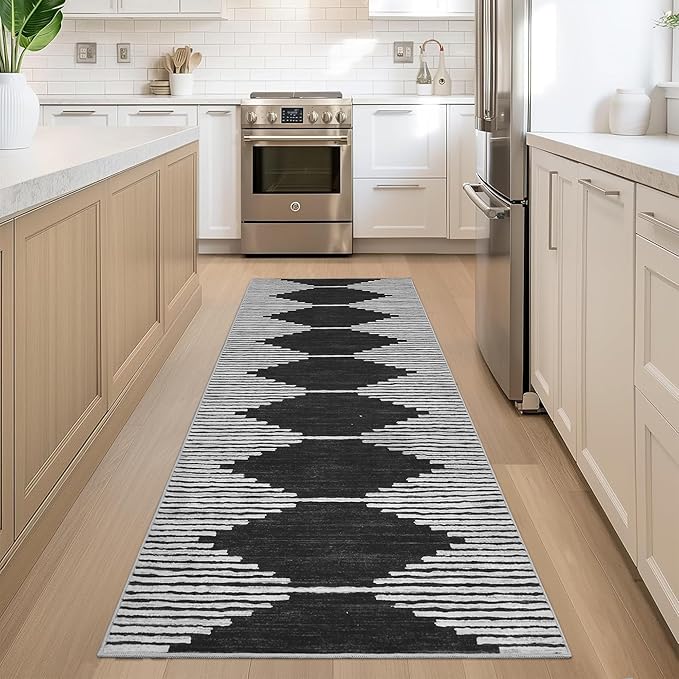 HelloTree Hallway Runner Rug，2.6x8 Moroccan Modern Stripe Carpet Washable Machine Bathroom Runner Bohemian Design Modern Soft Non Slip Indoor Rug for Entryway Hallway Laundry Room Bedroom-Black