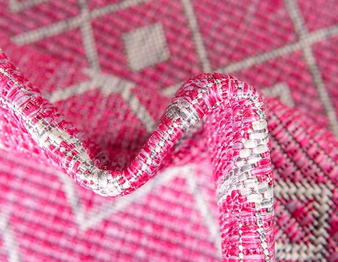 Unique Loom Outdoor Trellis Collection Area Rug - Tribal Trellis (4' 1" Round, Fuschia/ Gray)