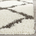 SAFAVIEH Dallas Shag Collection Area Rug - 6' Square, Ivory & Red, Trellis Design, Non-Shedding & Easy Care, 1.5-inch Thick Ideal for High Traffic Areas in Living Room, Bedroom (SGD257R)