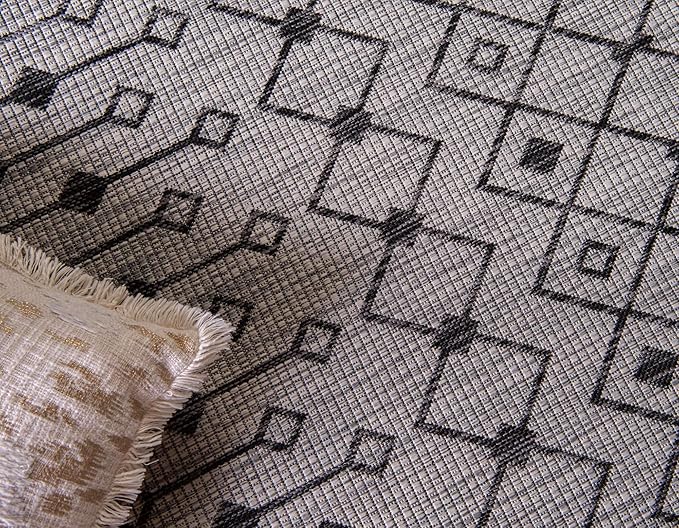 Unique Loom Outdoor Trellis Collection Area Rug - Tribal Trellis (9' x 12' Rectangle, Gray/ Black)