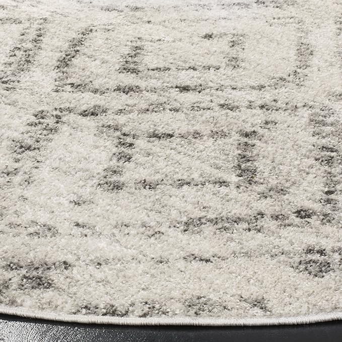 SAFAVIEH Adirondack Collection Area Rug - 6' Round, Light Grey & Grey, Modern Diamond Distressed Design, Non-Shedding & Easy Care, Ideal for High Traffic Areas in Living Room, Bedroom (ADR131C)