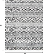 SAFAVIEH Tulum Collection Area Rug - 5'3" x 7'6", Ivory & Black, Moroccan Boho Tribal Design, Non-Shedding & Easy to Clean, Ideal for Living Room, Bedroom, Dining Space (TUL272B)