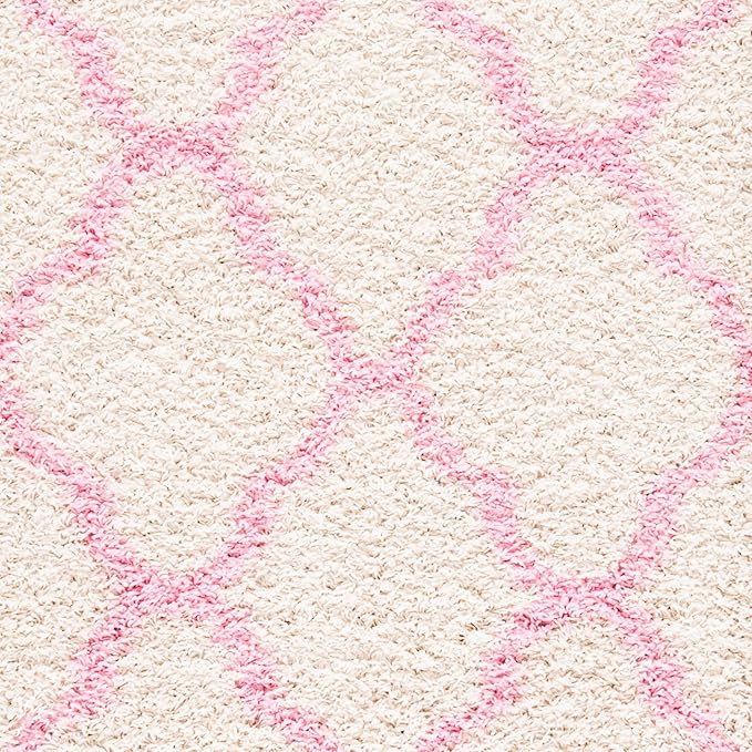 SAFAVIEH Dallas Shag Collection Accent Rug - 4' x 6', Ivory & Light Pink, Trellis Design, Non-Shedding & Easy Care, 1.5-inch Thick Ideal for High Traffic Areas in Foyer, Living Room, Bedroom (SGD257P)