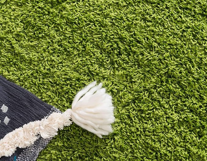 Unique Loom Solid Shag Collection Area Rug (5' 1" x 8' Rectangle, Grass Green)