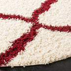 SAFAVIEH Dallas Shag Collection Area Rug - 8' Round, Ivory & Red, Trellis Design, Non-Shedding & Easy Care, 1.5-inch Thick Ideal for High Traffic Areas in Living Room, Bedroom (SGD257R)