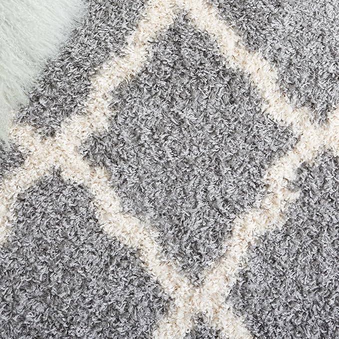 SAFAVIEH Dallas Shag Collection Runner Rug - 2'3" x 16', Grey & Ivory, Trellis Design, Non-Shedding & Easy Care, 1.5-inch Thick Ideal for High Traffic Areas in Living Room, Bedroom (SGD257G)