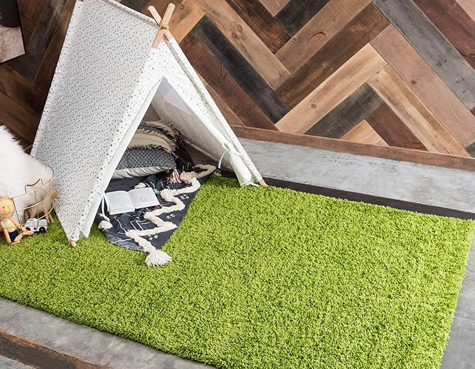 Unique Loom Solid Shag Collection Area Rug (4' 1" x 6' 1" Rectangle, Grass Green)