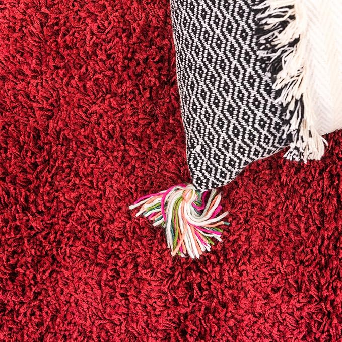 Unique Loom Solid Shag Collection Area Rug (7' 1" Round, Cherry Red)