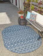 Unique Loom Outdoor Trellis Collection Area Rug - Tribal Trellis (5' 1" x 8' Oval, Blue/ Ivory)
