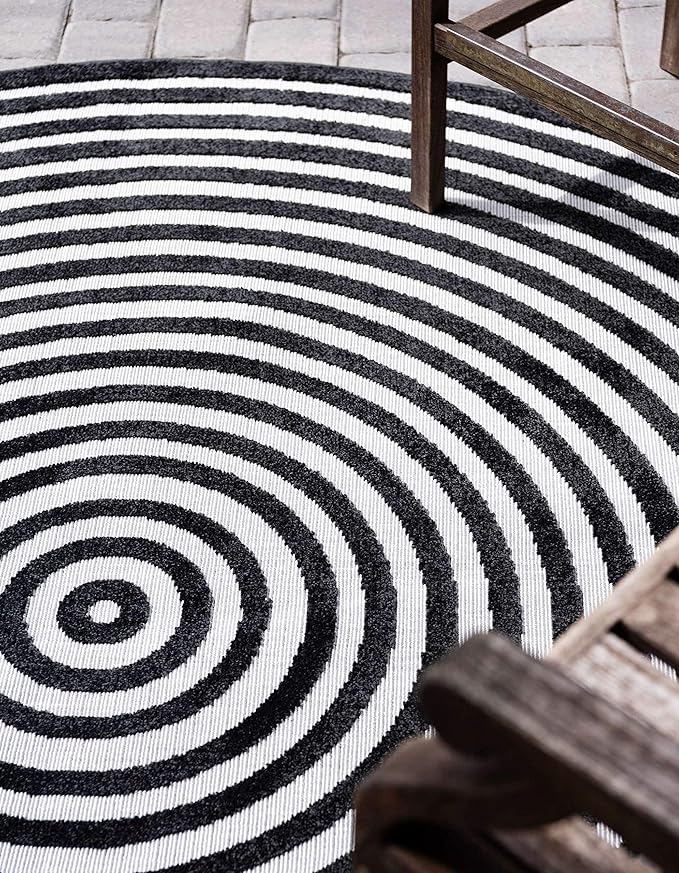 Unique Loom Sabrina Soto Outdoor Collection Geometric, Modern, Vibrant, Carved Area Rug (8' 0 x 8' 0 Round, Black/ Ivory)
