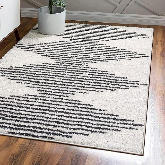 JONATHAN Y Elm Diamond Stripe Shag White/Gray Indoor Area Rug, 3x5, Geometric, Bohemian, Contemporary, Easy-Cleaning for Living Room, Bedroom, Kitchen, Pet Friendly, Non-Shedding (MOH408A-3)