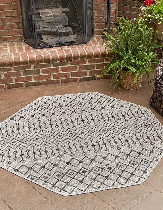 Unique Loom Outdoor Trellis Collection Area Rug - Tribal Trellis (5' 3" Octagon, Gray/ Black)