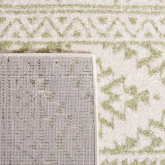 SAFAVIEH Area Rug 4x6 - Tulum Collection - Ivory & Sage, Moroccan Boho Tribal Design, Non-Shedding & Easy to Clean, Ideal for Living Room, Bedroom, Dining Space (TUL272H)