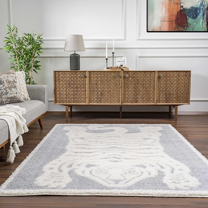 Hauteloom Zane Living Room, Bedroom Area Rug - Farmhouse - Plush Pile - Light Gray, Cream - 6'7" x 9'