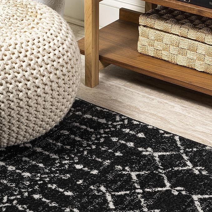 JONATHAN Y Boho Vintage Diamond Black/Ivory Round Area Rug 5 ft, Moroccan Hype for Living Room, Bedroom, Kitchen, Office, Easy-Cleaning, High Traffic, Pet-Friendly, Non-Shedding (MOH101D-5R)