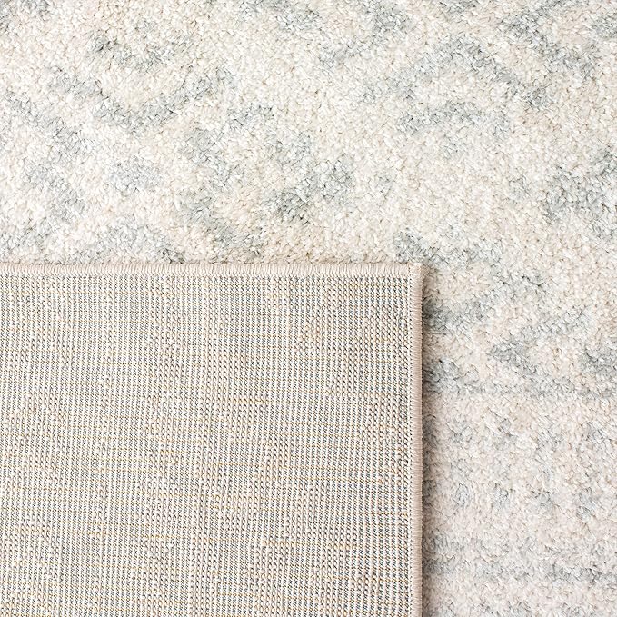 SAFAVIEH Tulum Collection Area Rug - 5' Square, Ivory & Light Grey, Moroccan Boho Tribal Design, Non-Shedding & Easy to Clean, Ideal for Living Room, Bedroom, Dining Space (TUL272G)